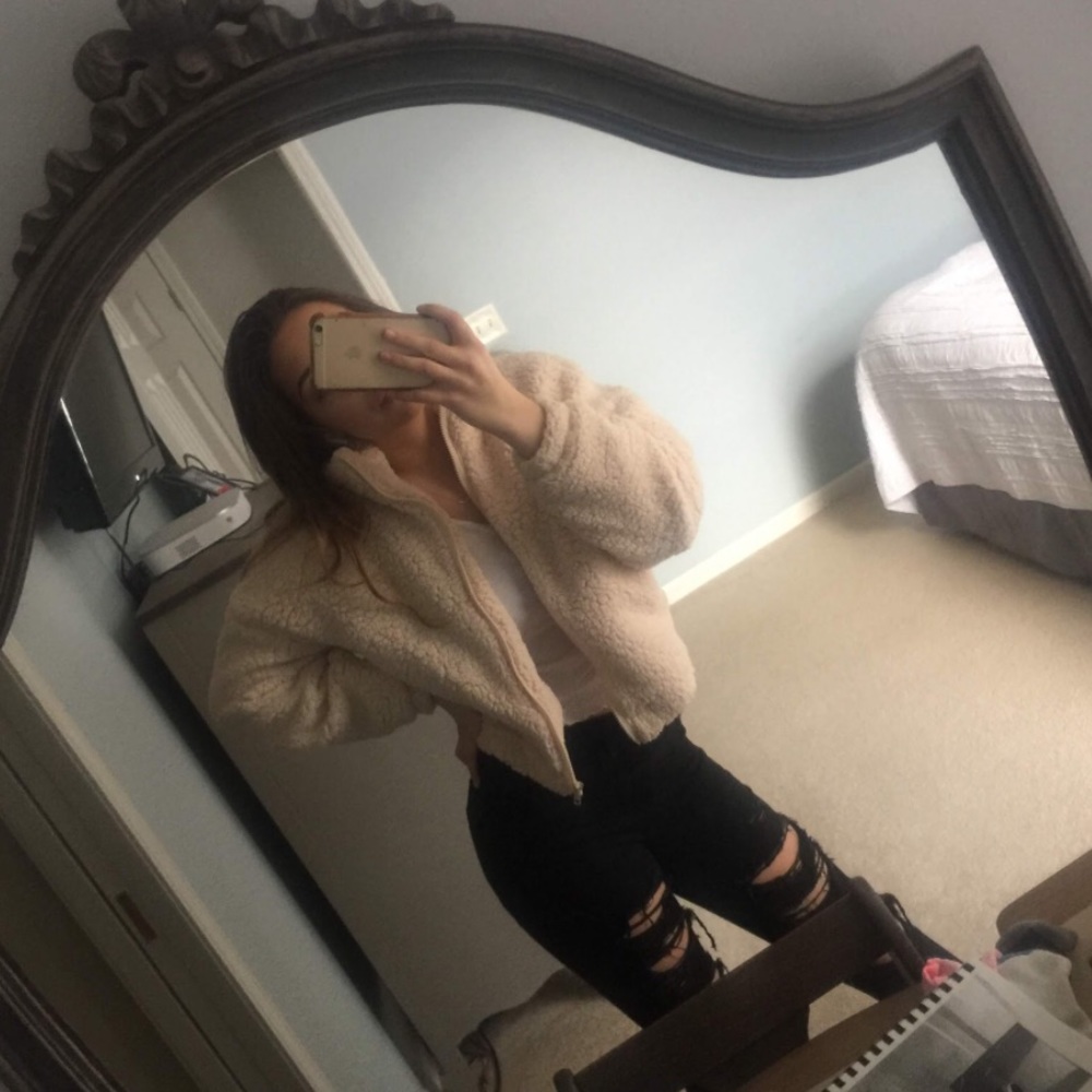 Meet your Posher, Kayla
